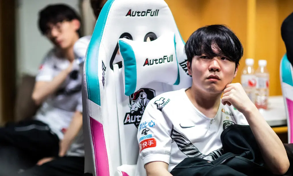 雷竞技Rookie赛事官方发布大胜新规，老鹰争议不断！(台海撞船事件始末)